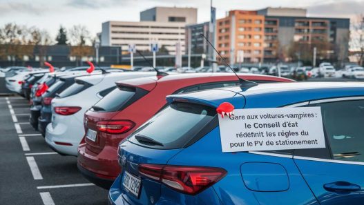 Gare aux voitures-vampires : le Conseil d&rsquo;État redéfinit les règles du jeu pour les PV de stationnement